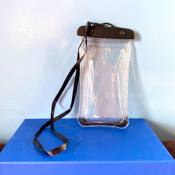 📱Waterproof Case for IPhone 11📱 - Picture 4 of 5